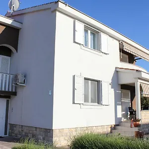 Elvira Apartman